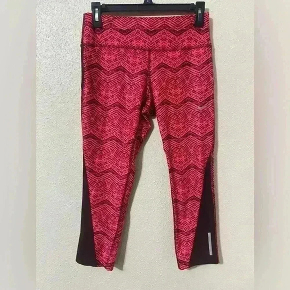 Nike DRI FIT High Waisted Cropped Women’s Reflective Leggings - Size M - Picture 1 of 6